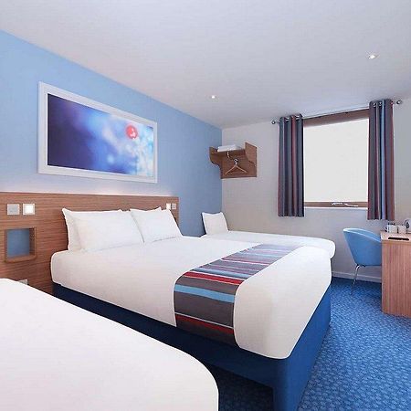 Travelodge Харлоу Экстерьер фото